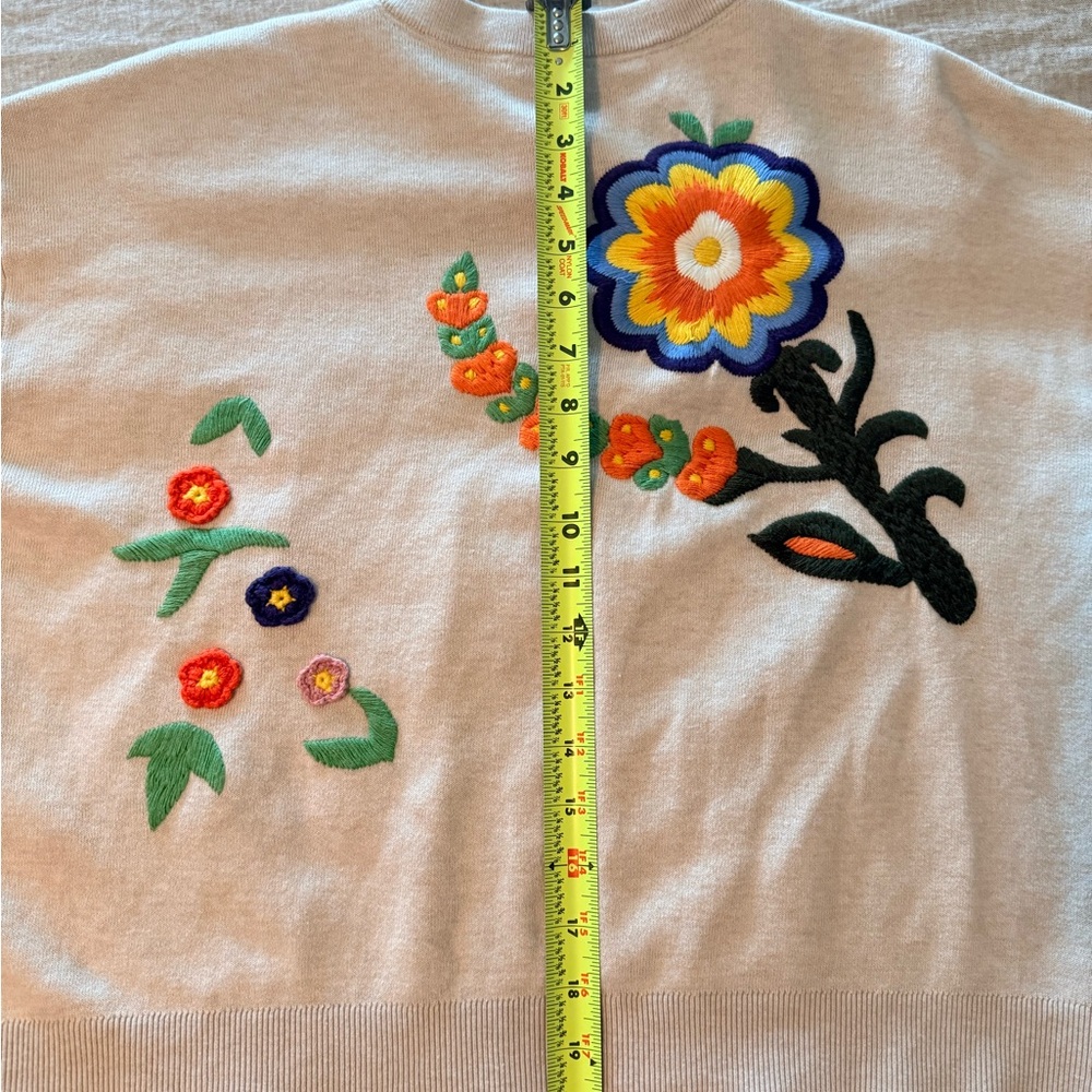 Alice + Olivia Beige Embroidered Floral Button Cardigan / Size M - Picture 16 of 16
